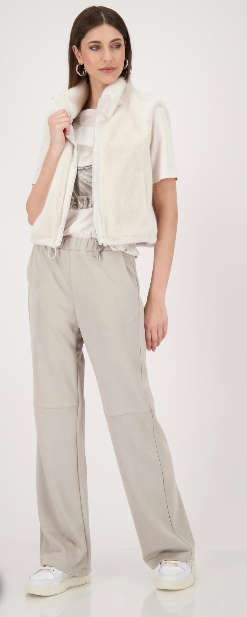 FUR WAISTCOAT WITH ELASTICATED WAISTBAND
COLOR:Oat milk