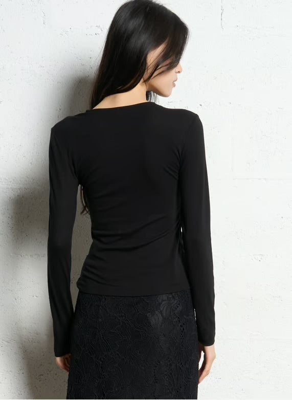 Suncoo
Fitted plain t-shirt with draping - Black – MIRKO