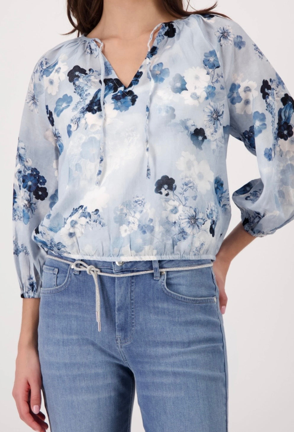NEW-BLOUSE WITH FLORAL PATTERN IN SEASIDE PATTERN