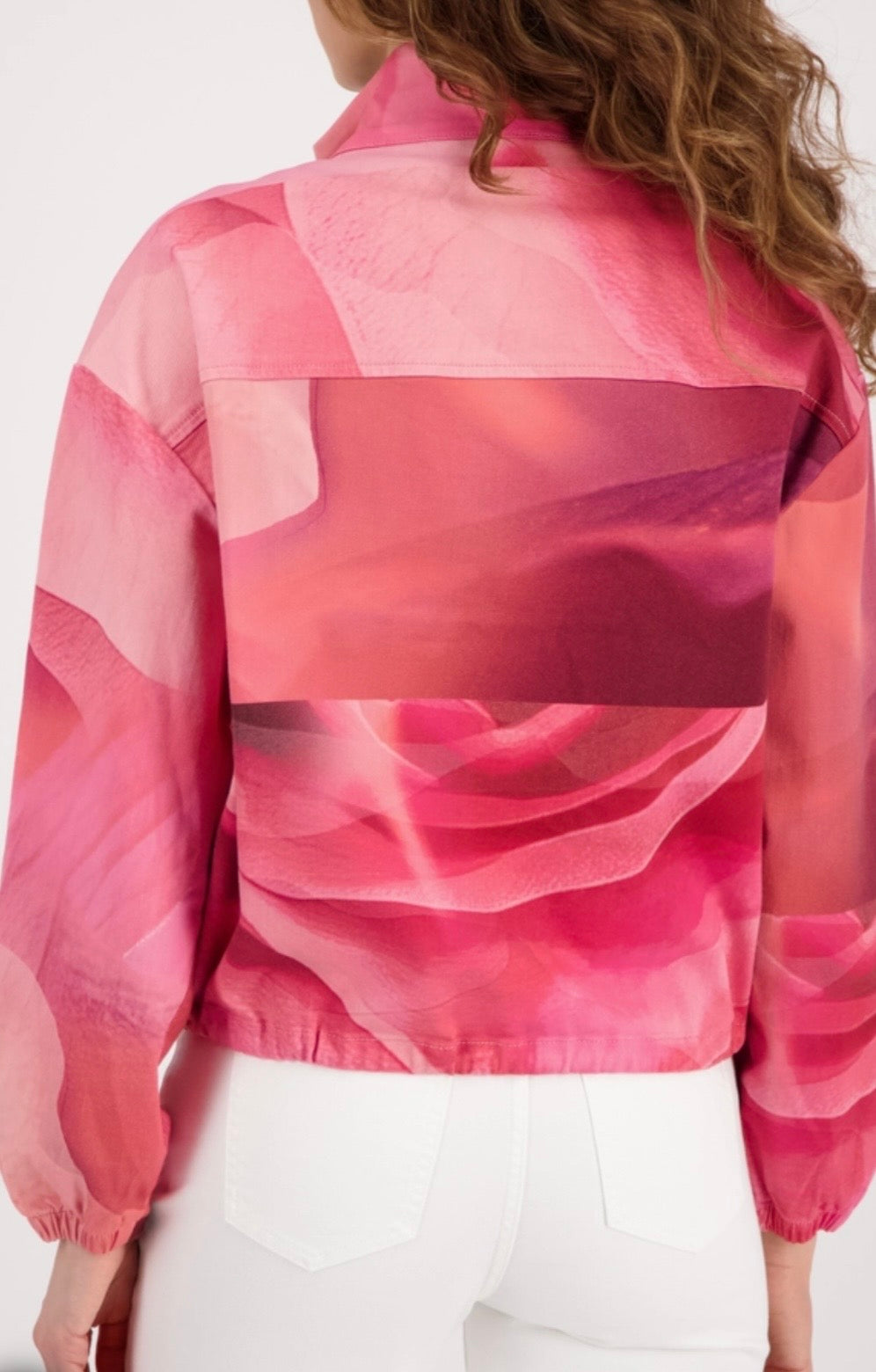 NEW JACKET WITH ALLOVER PATTERN
COLOR: Spring flower pattern