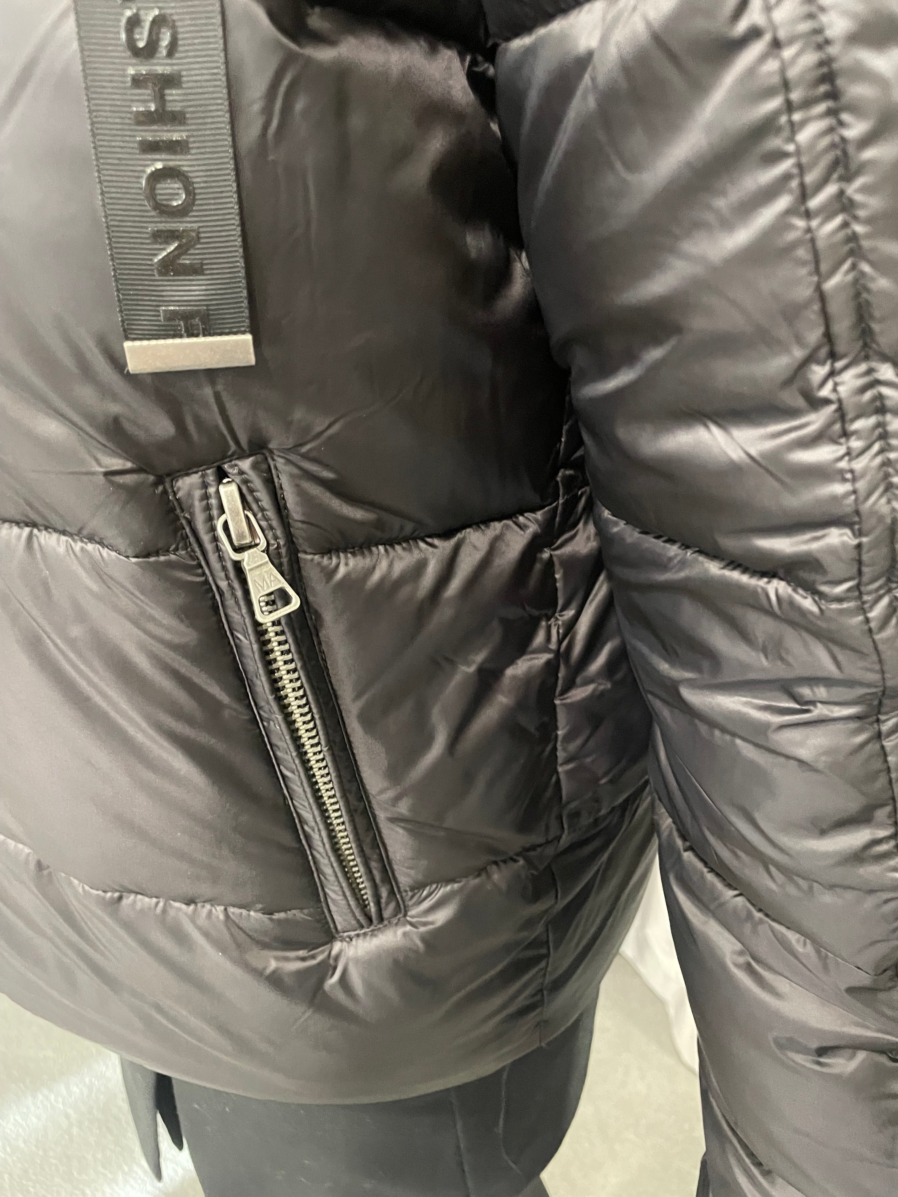 Puffer jacket with hood