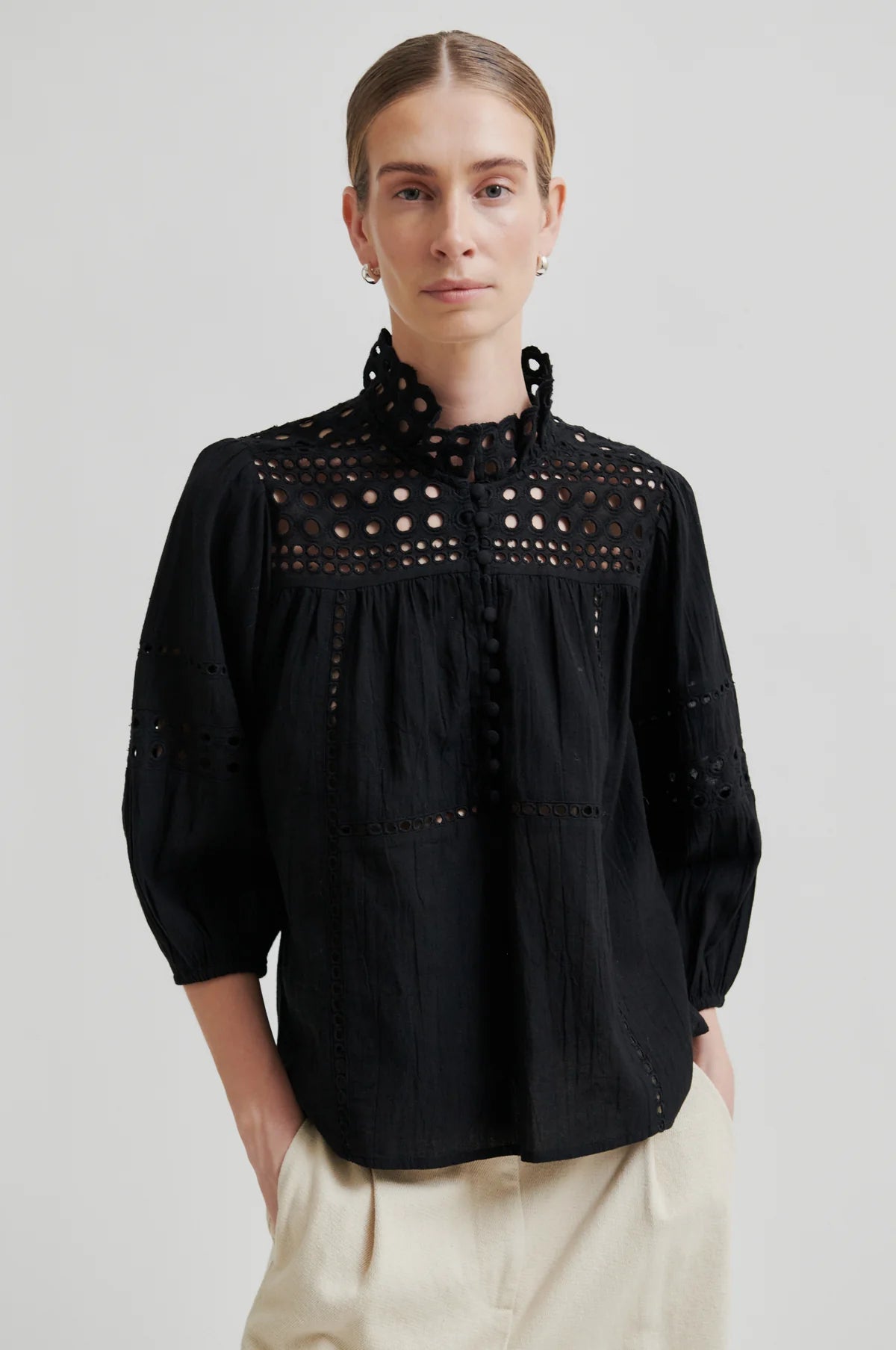 Brunie Blouse in black