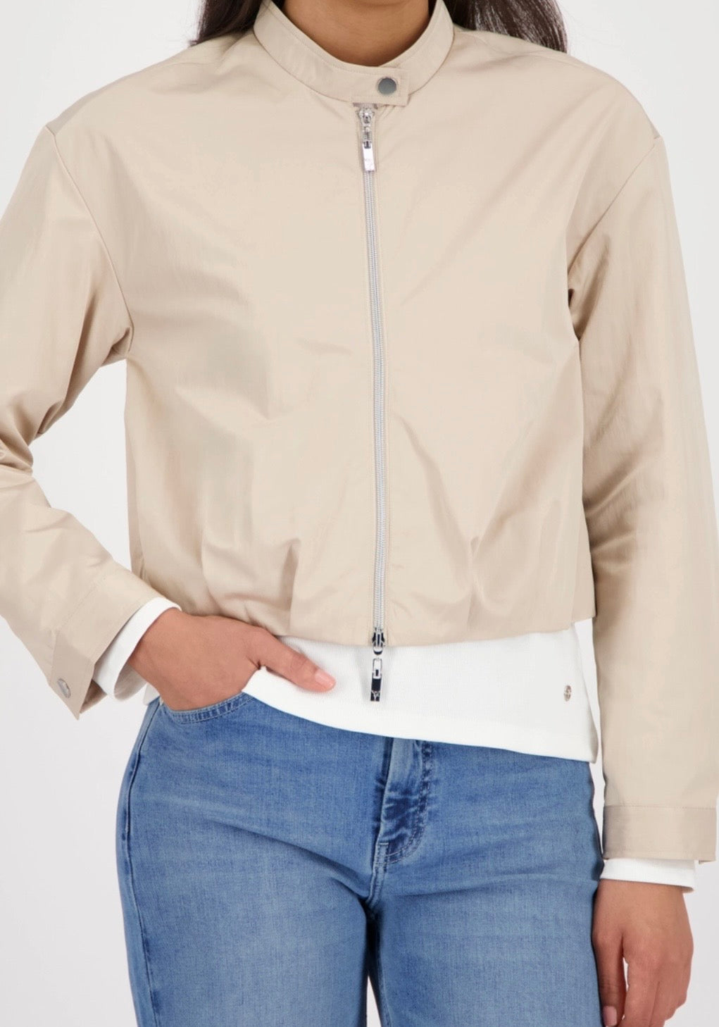 NEW NYLON JACKET
COLOR:SAND