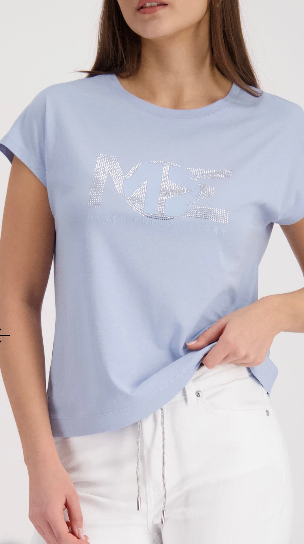 T-SHIRT WITH RHINESTONES
COLOR: Seaside