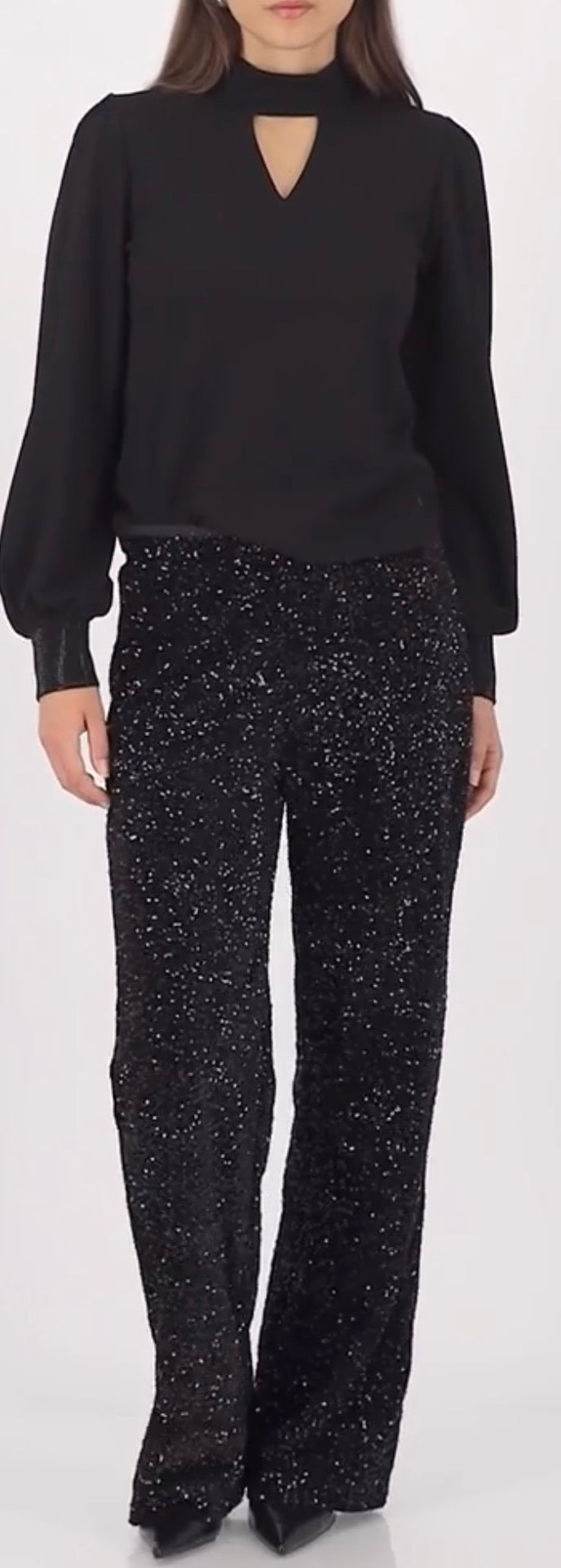 WIDE-LEG PANTS WITH SEQUINS
COLOR: Black