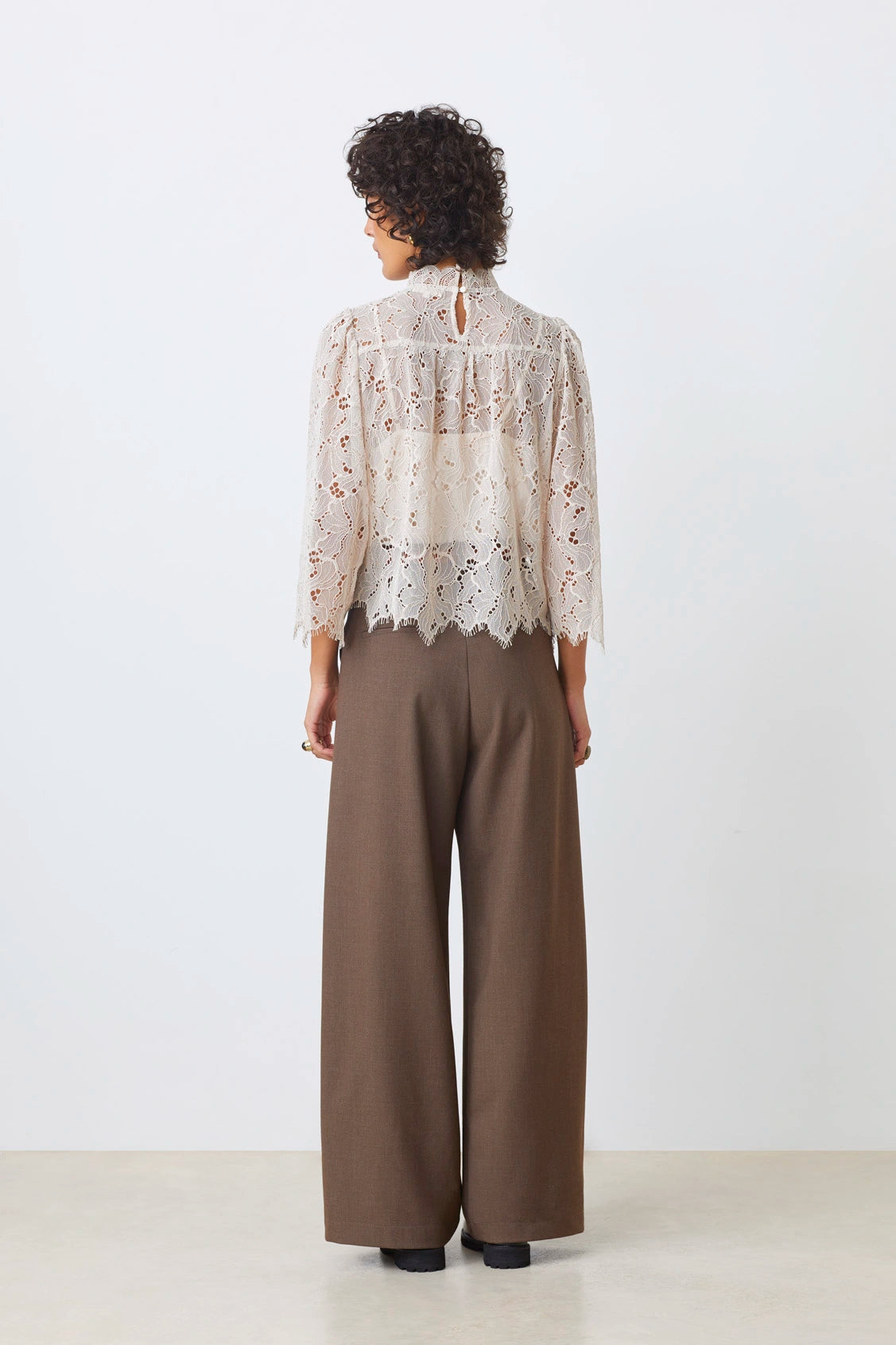 Suncoo
High neck lace blouse - Beige – LUCIA