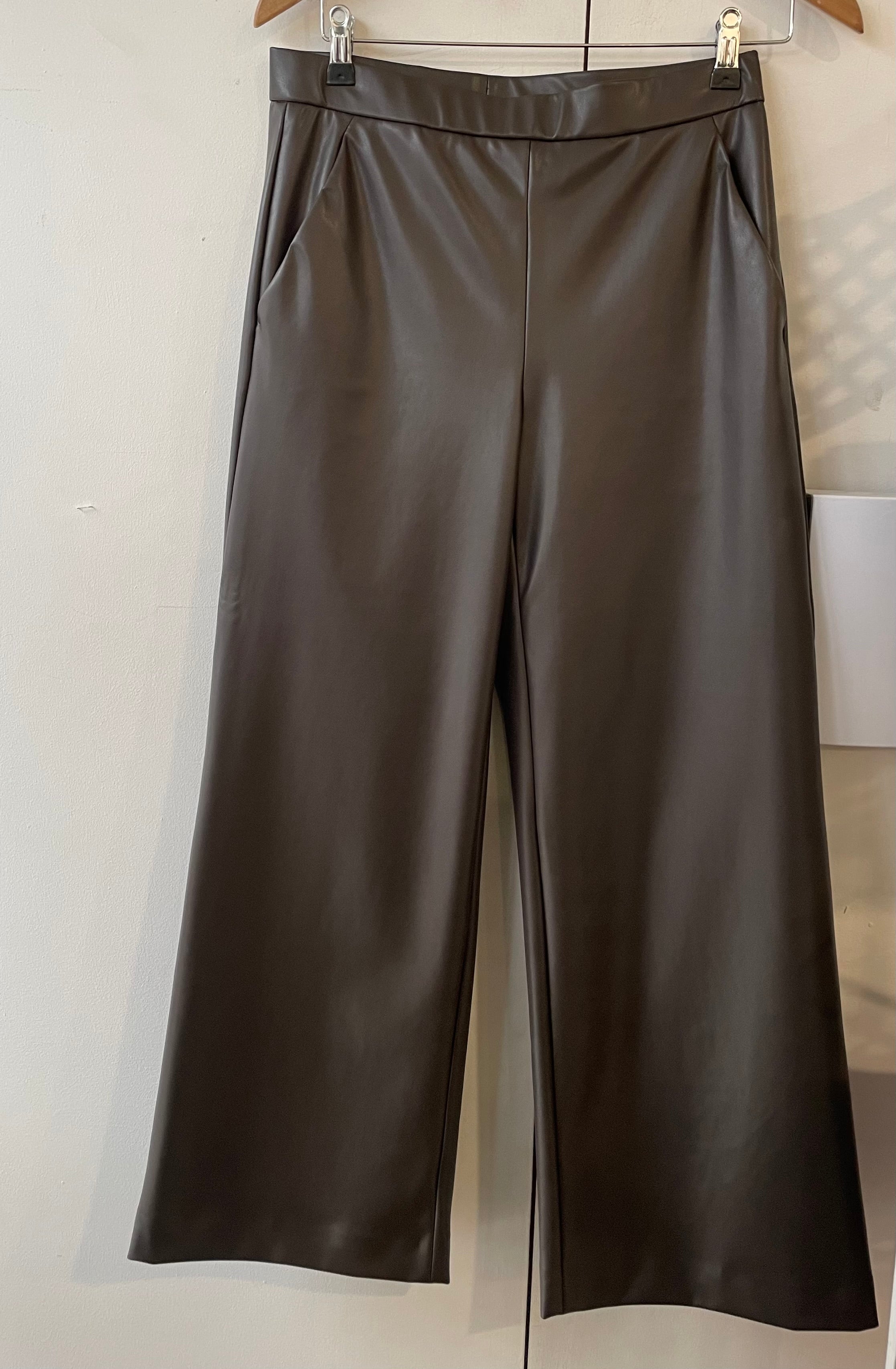 Raffaello Rossi Palina 6/8
Vegan Nappa Leather Pants in choco