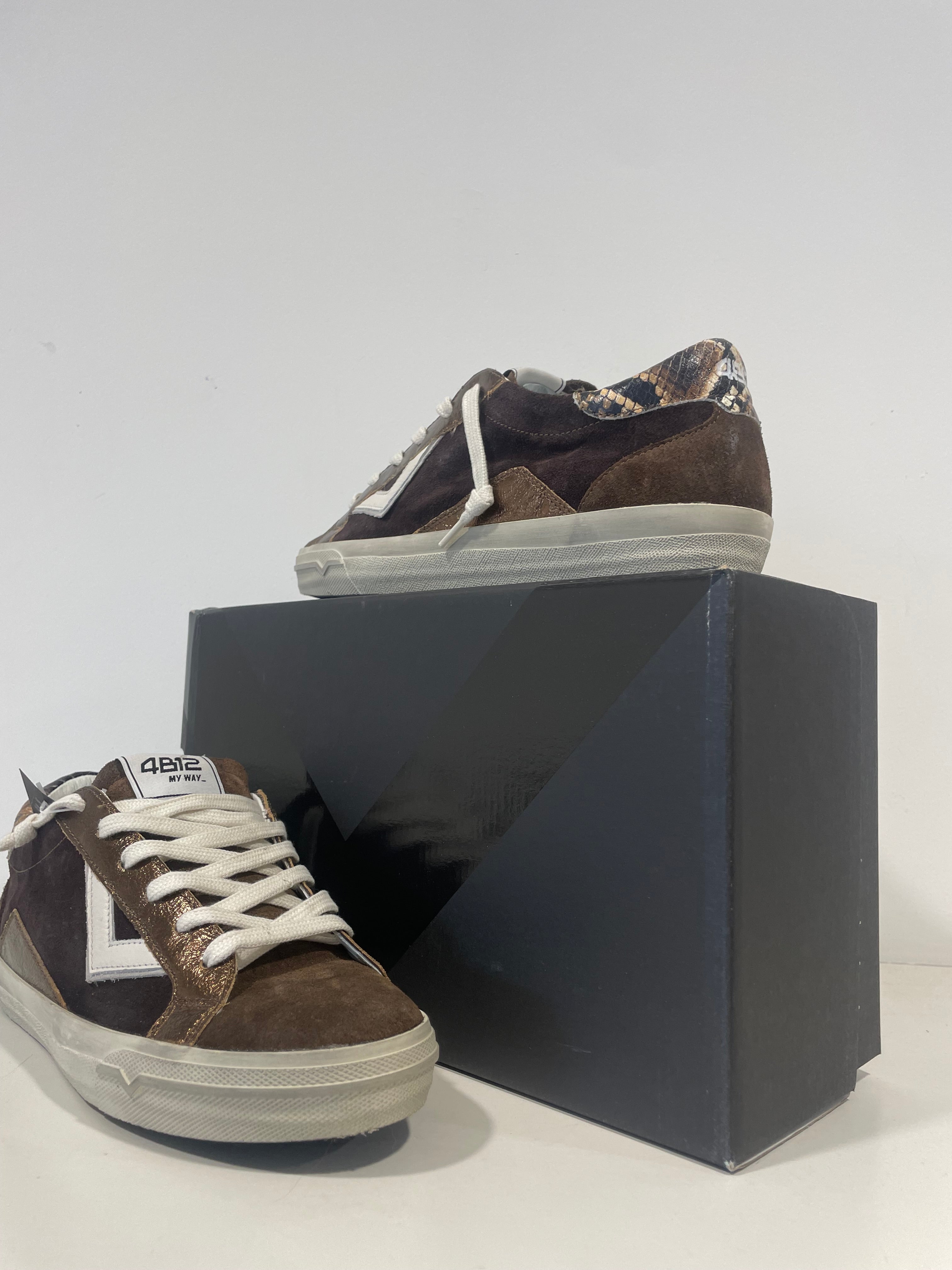 4B12 chocolate trainers