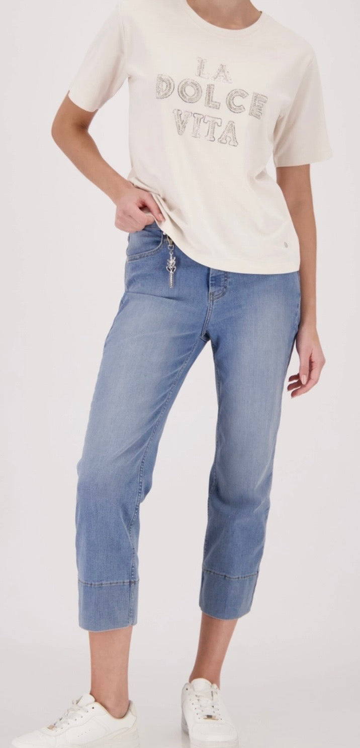 NEWT-SHIRT WITH DECORATIVE LETTERING
COLOR: Champagne beige