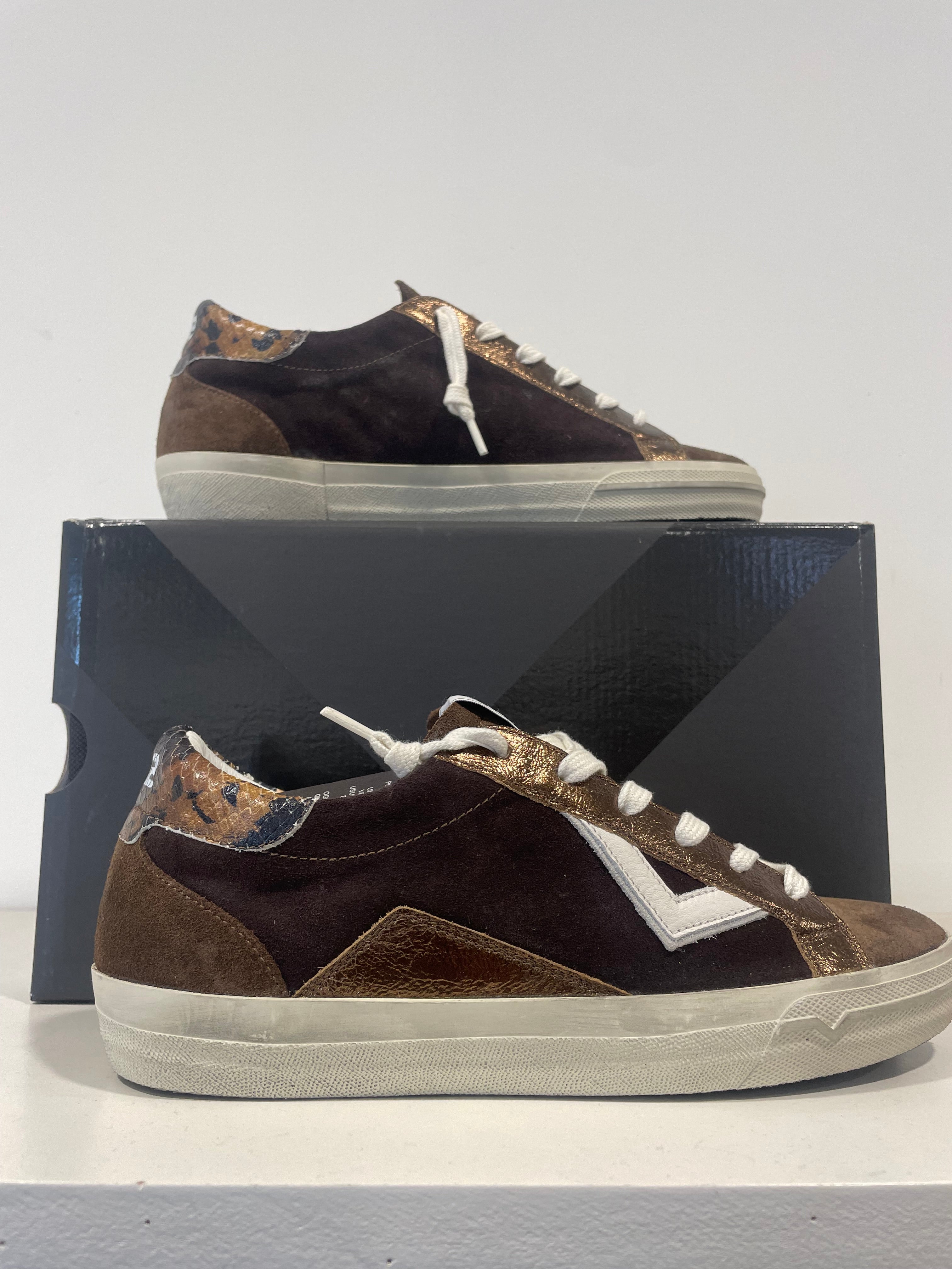4B12 chocolate trainers