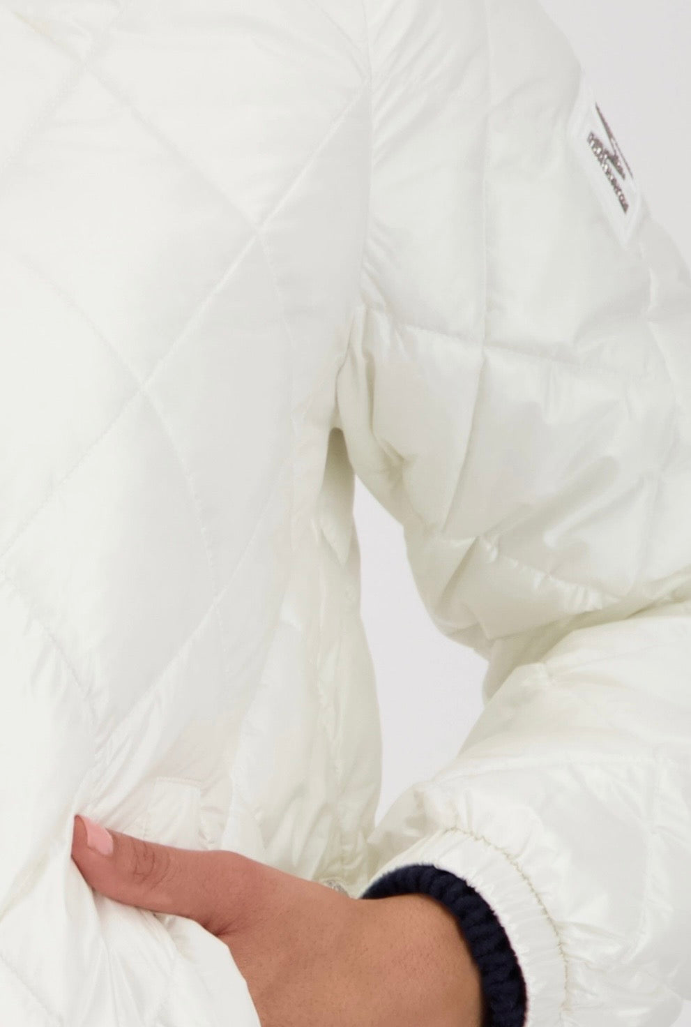 NEWQUILTED JACKET WITH STAND-UP COLLAR
COLOR:OFF WHITE
