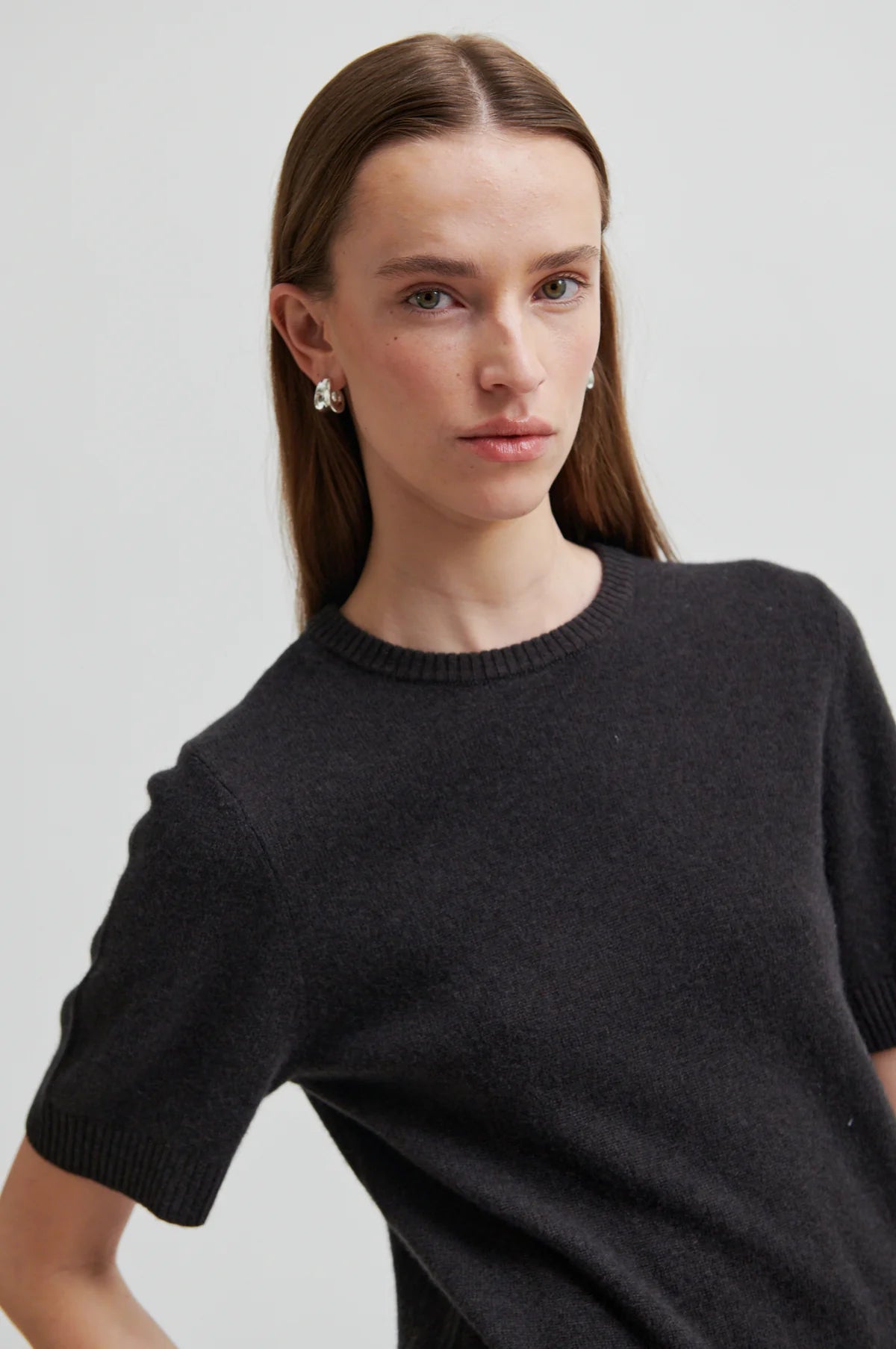 Leara Knit O-Neck in black sand