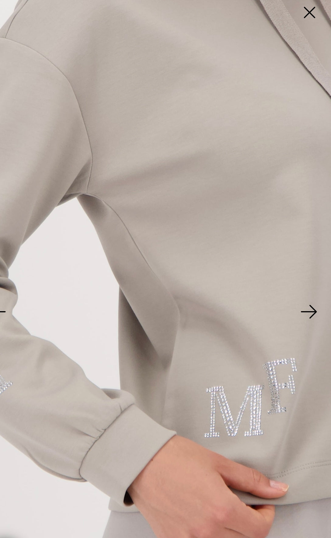 SWEATSHIRT WITH JEWELLERY DETAIL
COLOR:Greige