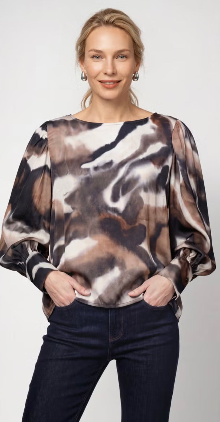 NEW-BLOUSE WITH TIE-DYE PATTERN
COLOR: Chocolate brown pattern