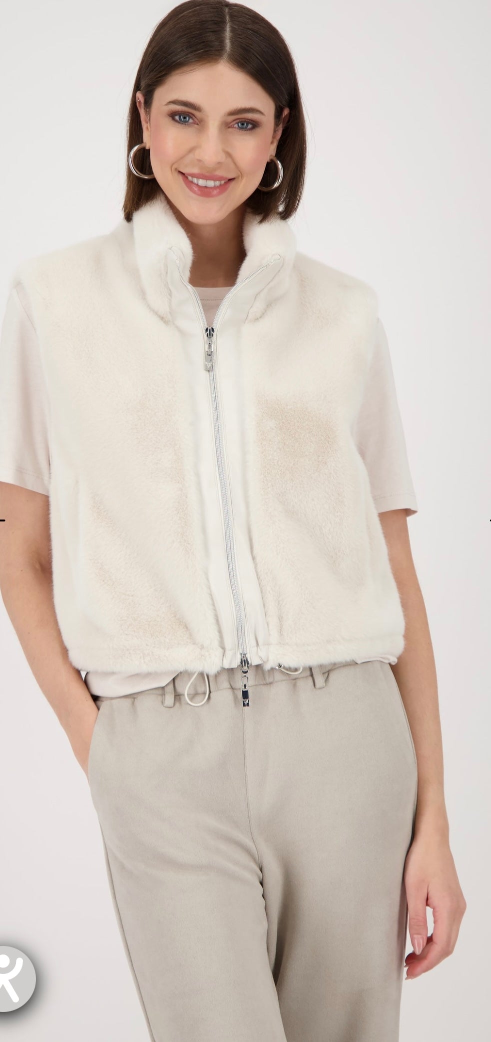 FUR WAISTCOAT WITH ELASTICATED WAISTBAND
COLOR:Oat milk