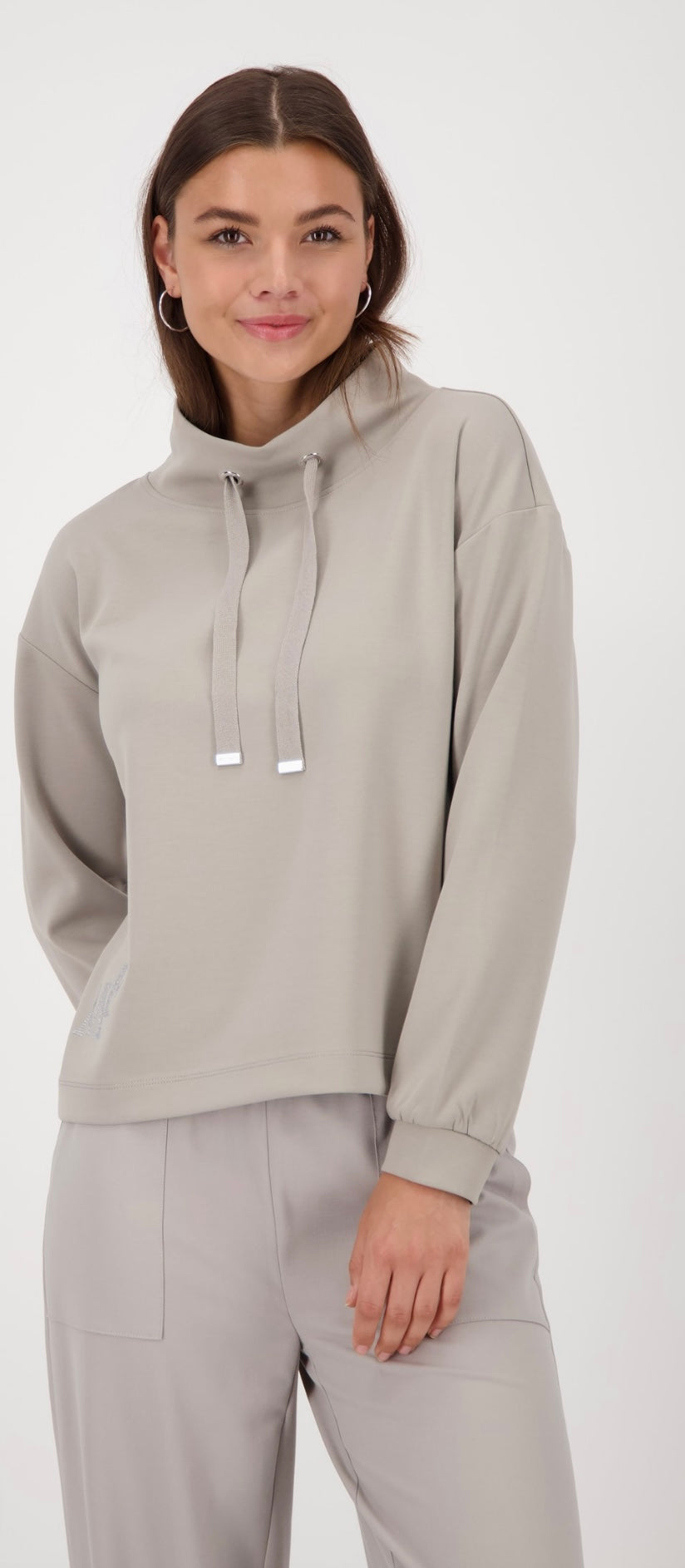 SWEATSHIRT WITH JEWELLERY DETAIL
COLOR:Greige