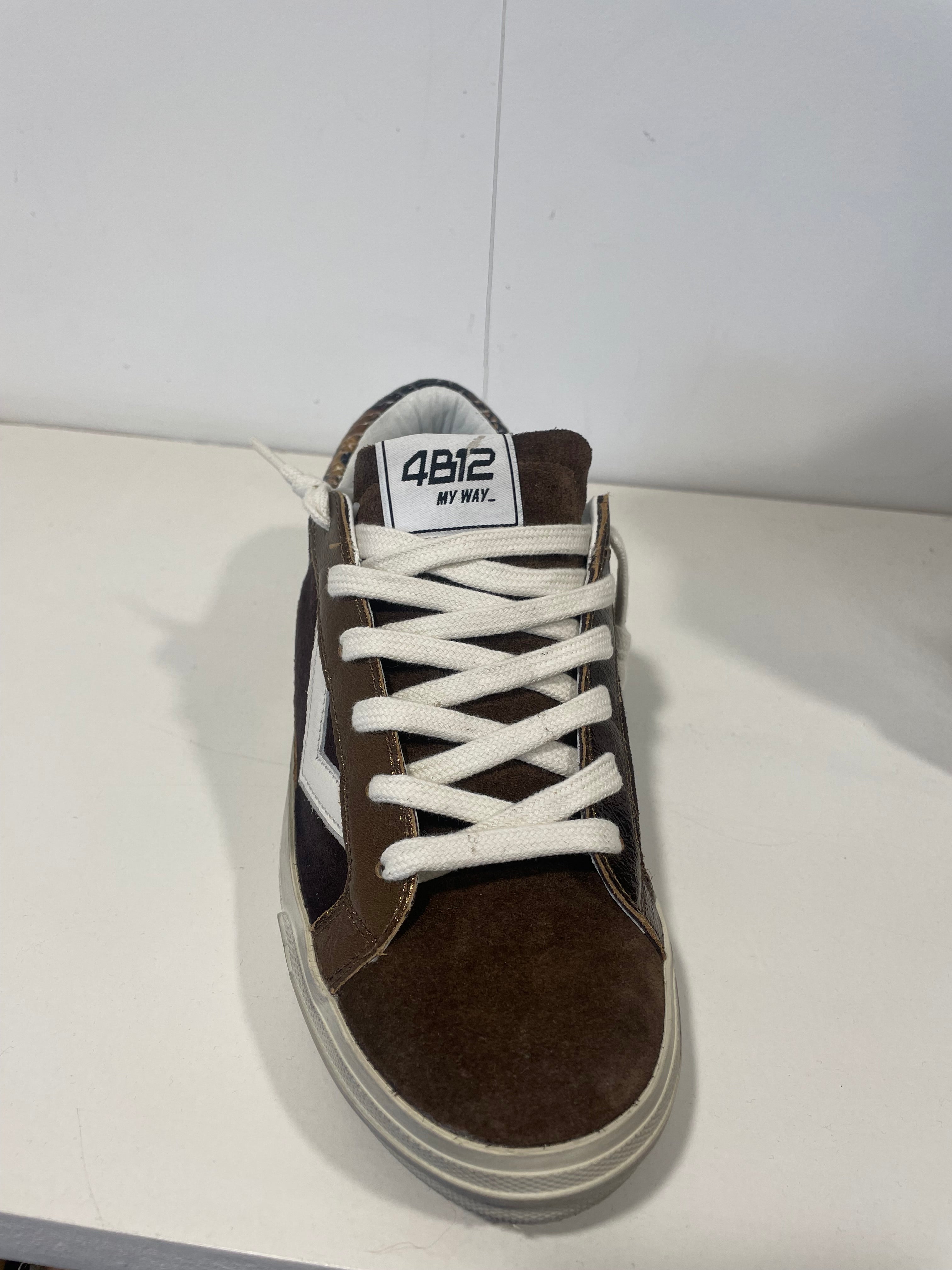 4B12 chocolate trainers