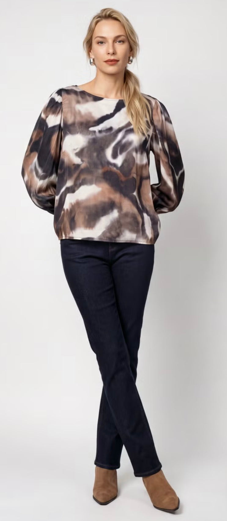 NEW-BLOUSE WITH TIE-DYE PATTERN
COLOR: Chocolate brown pattern