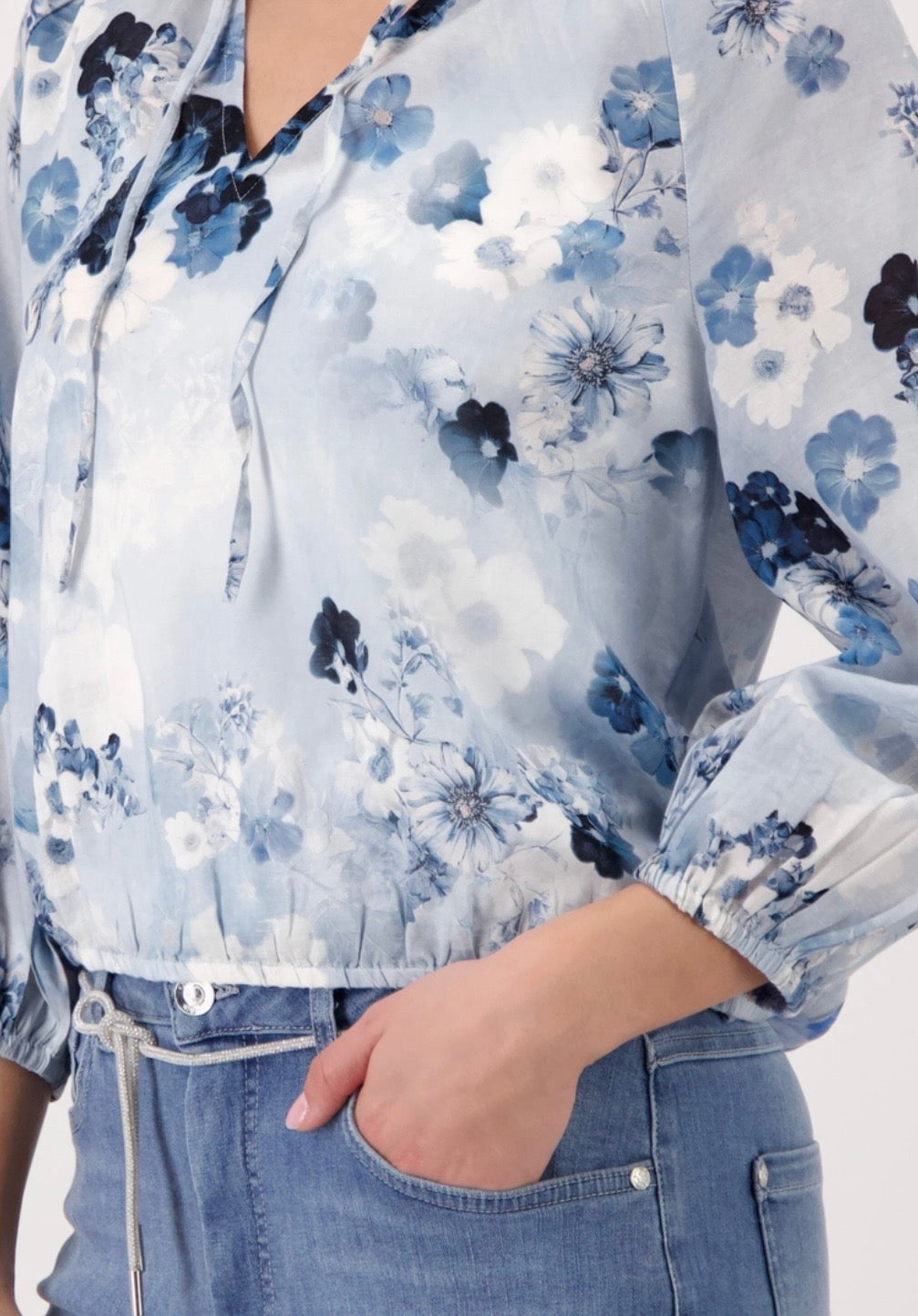 NEW-BLOUSE WITH FLORAL PATTERN IN SEASIDE PATTERN