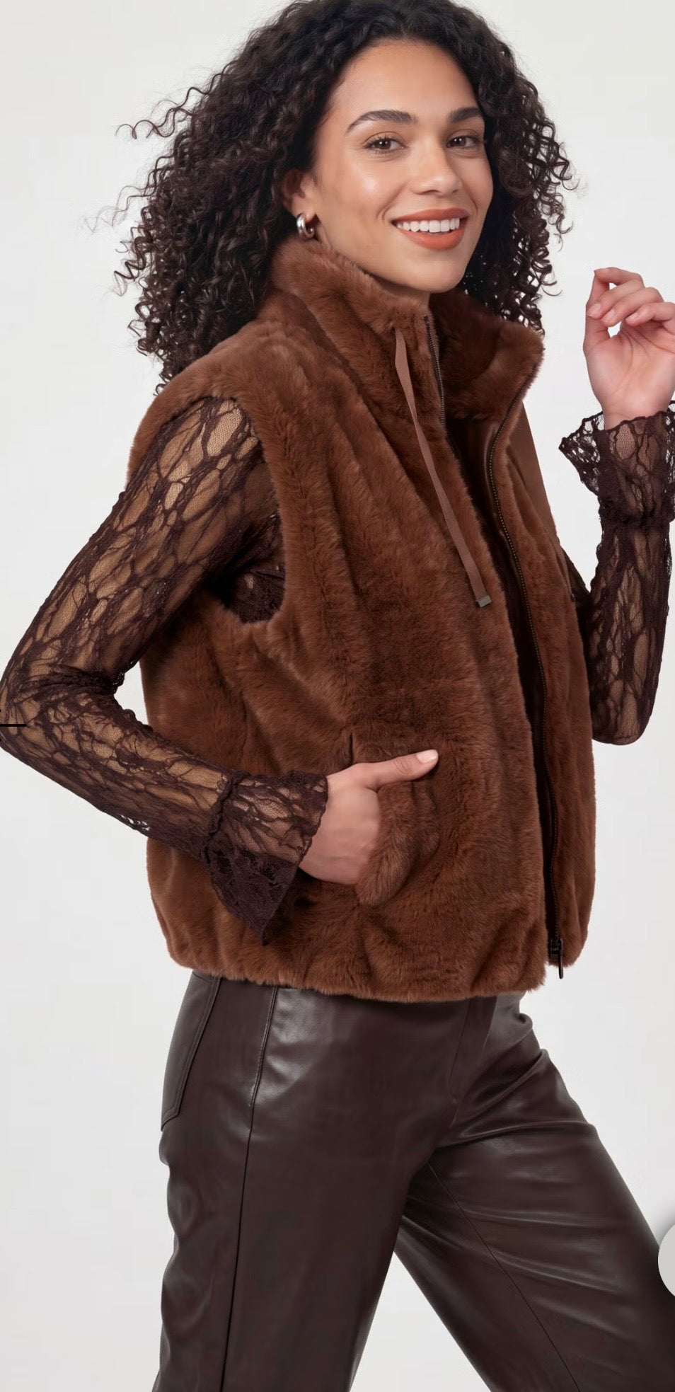 NEWFAUX FUR VEST
COLOR: Chocolate brown