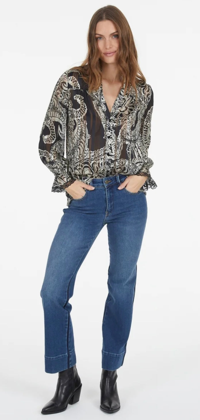 Blouse in blow-up paisley print