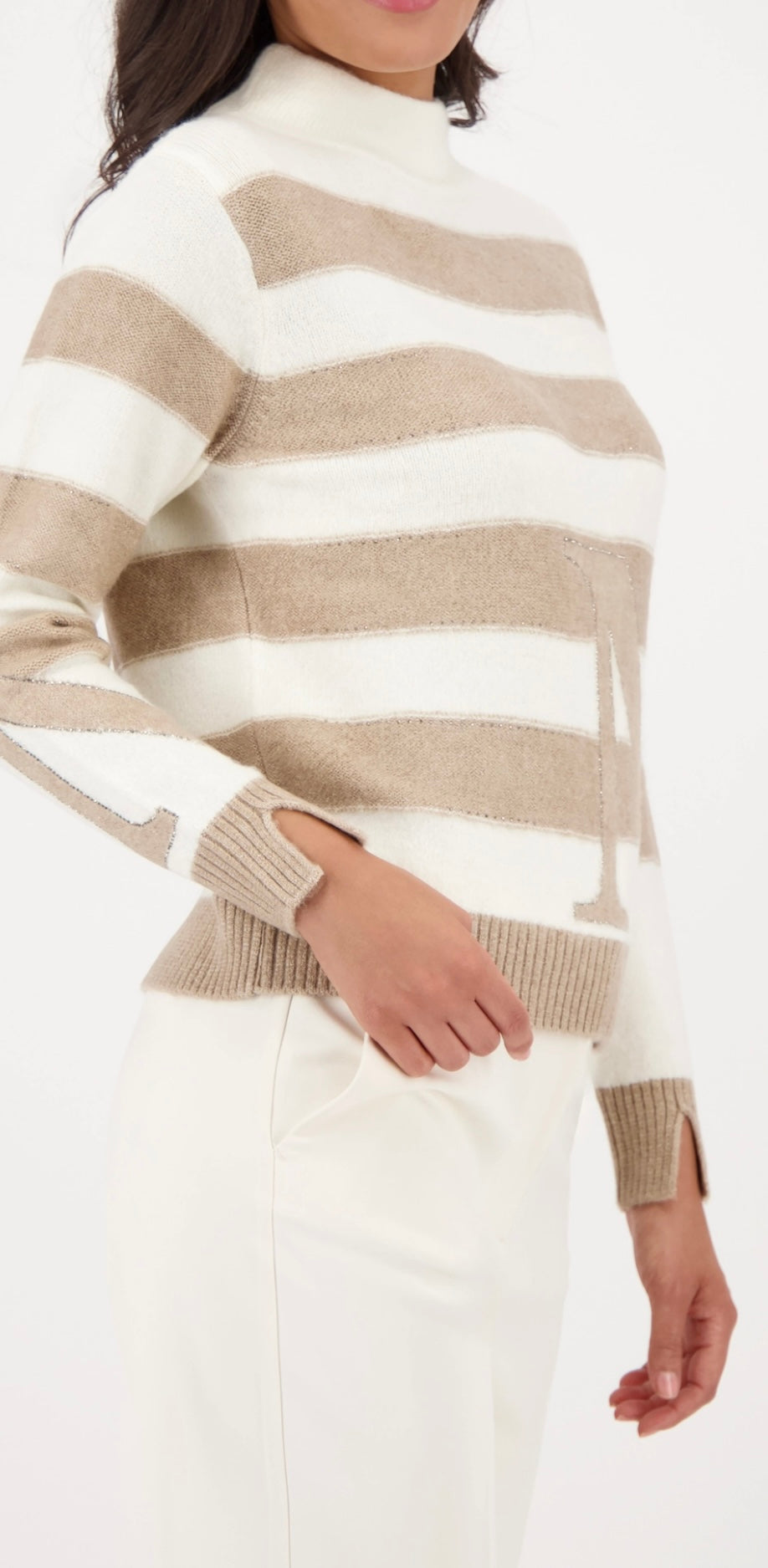 STRIPED JUMPER
COLOR: Truffle stripes