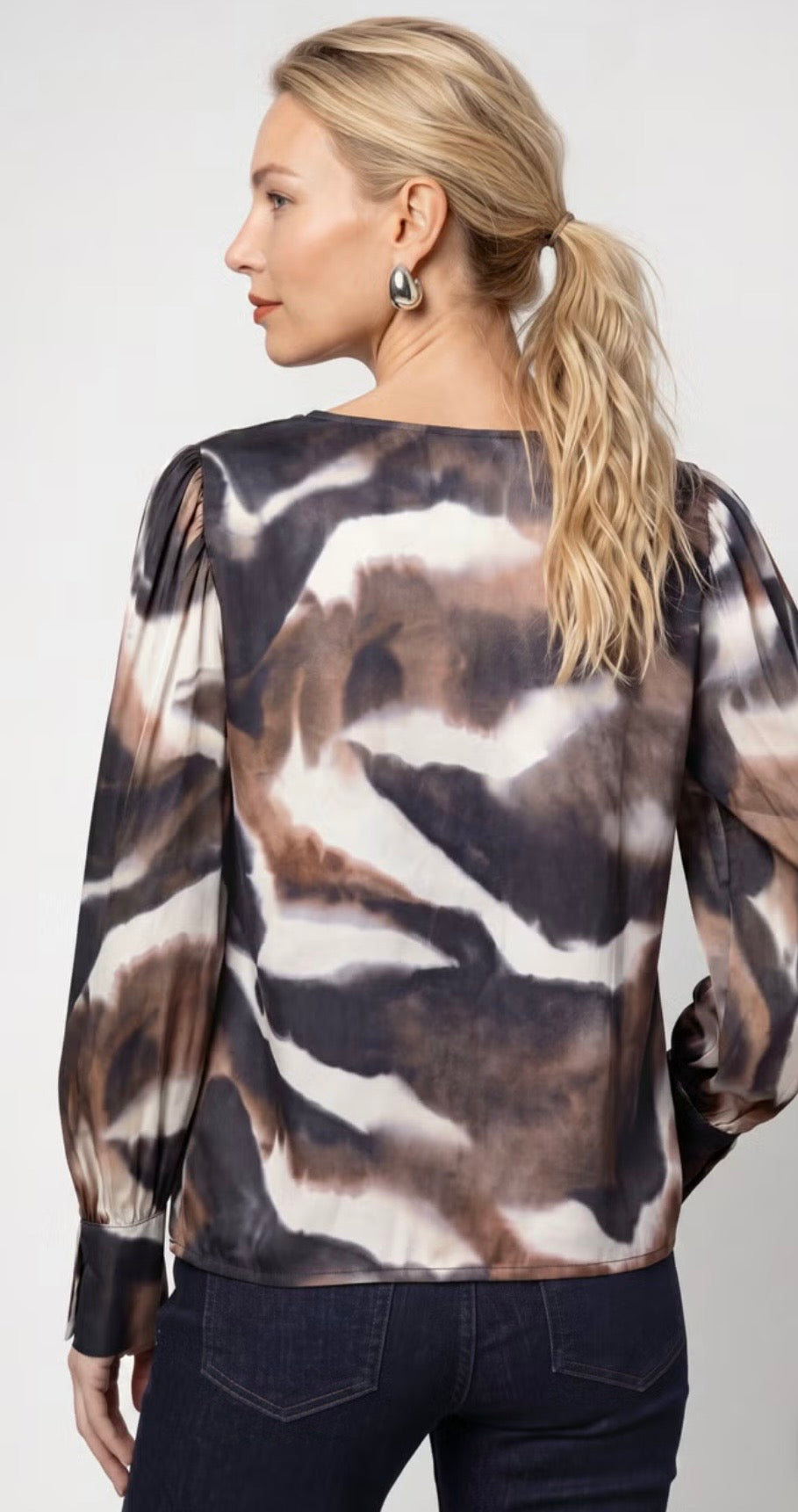 NEW-BLOUSE WITH TIE-DYE PATTERN
COLOR: Chocolate brown pattern