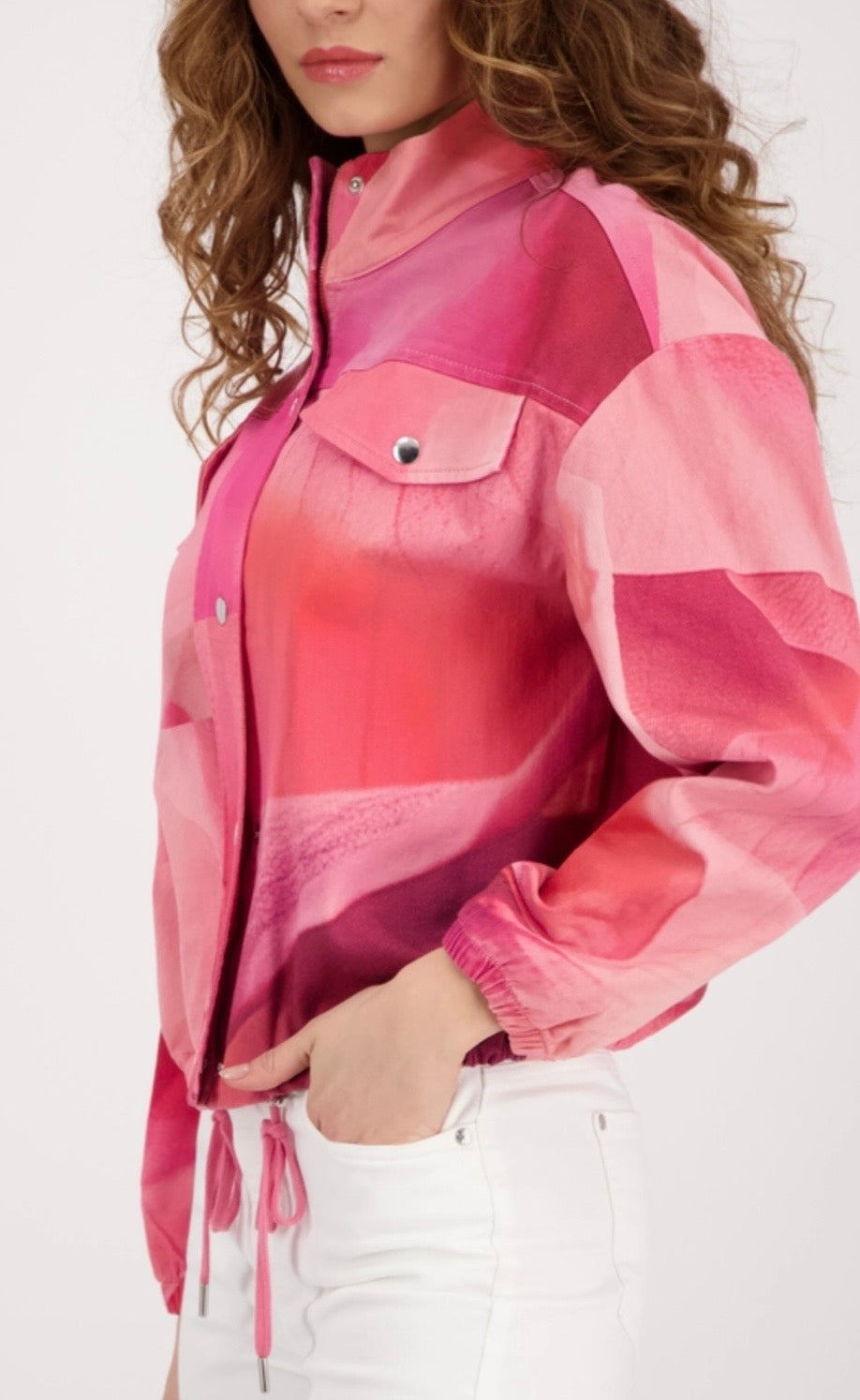 NEW JACKET WITH ALLOVER PATTERN
COLOR: Spring flower pattern