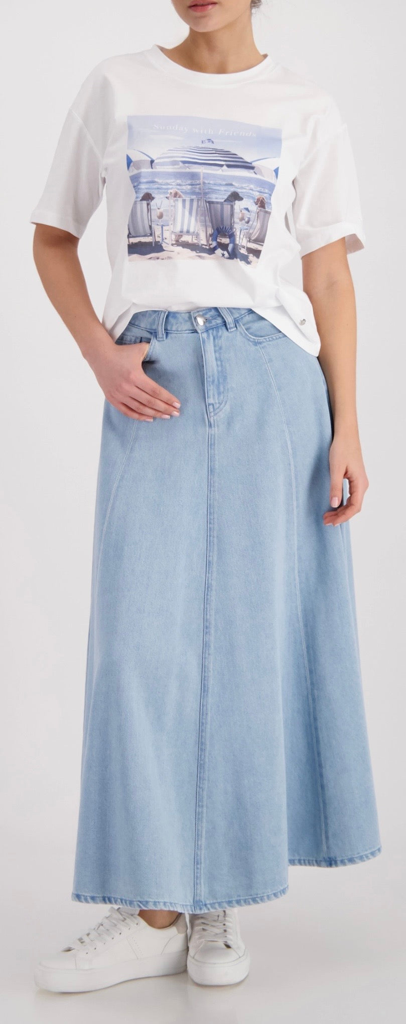 T-SHIRT WITH LETTERING
COLOR: Cream