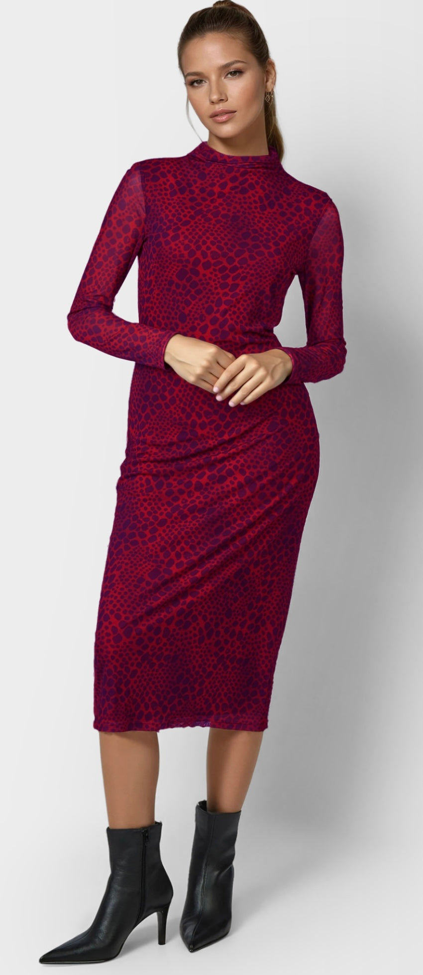 Dress in reptile print in red varied