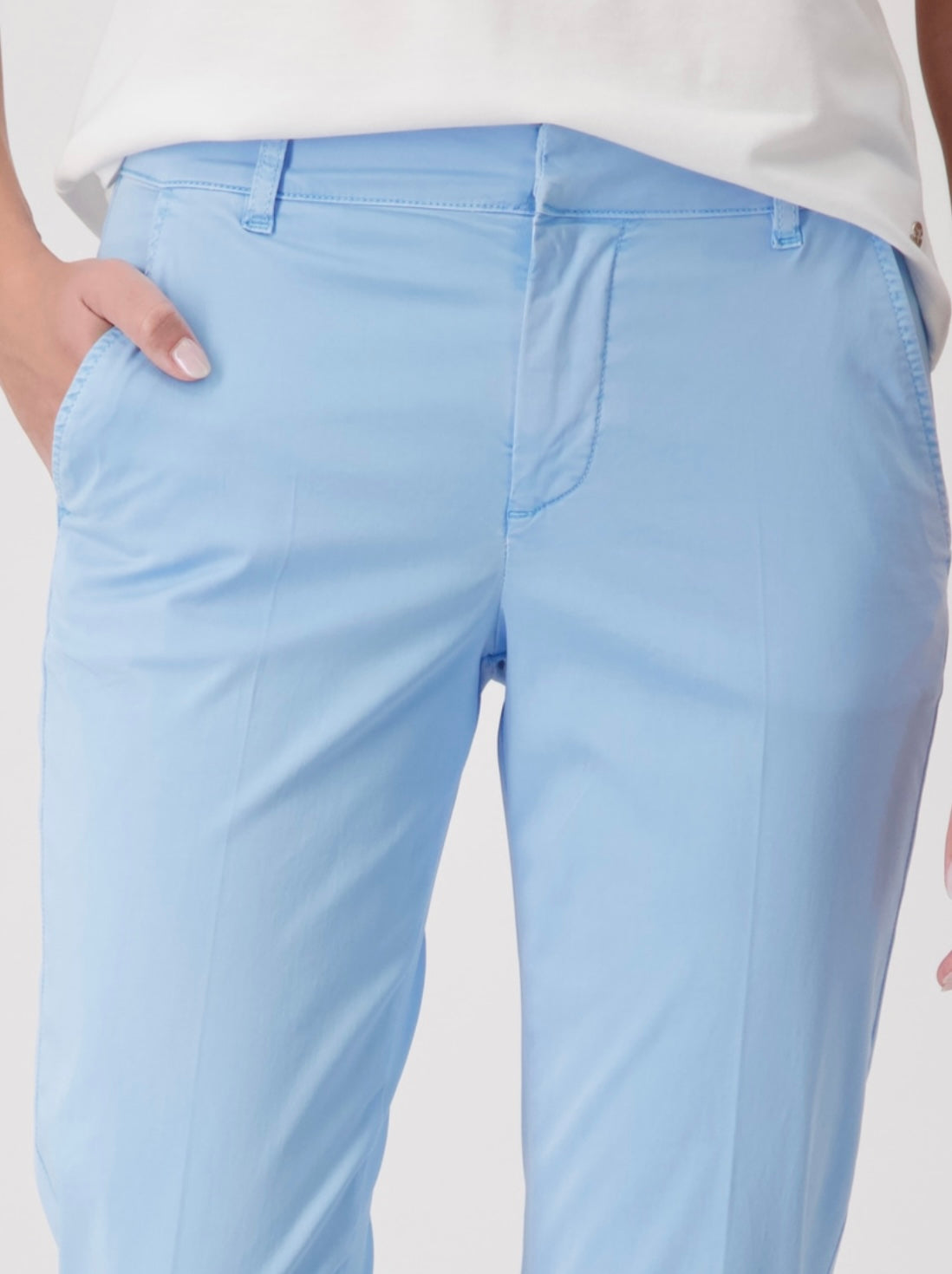 BUSINESS CHINOS
COLOR: Spring water