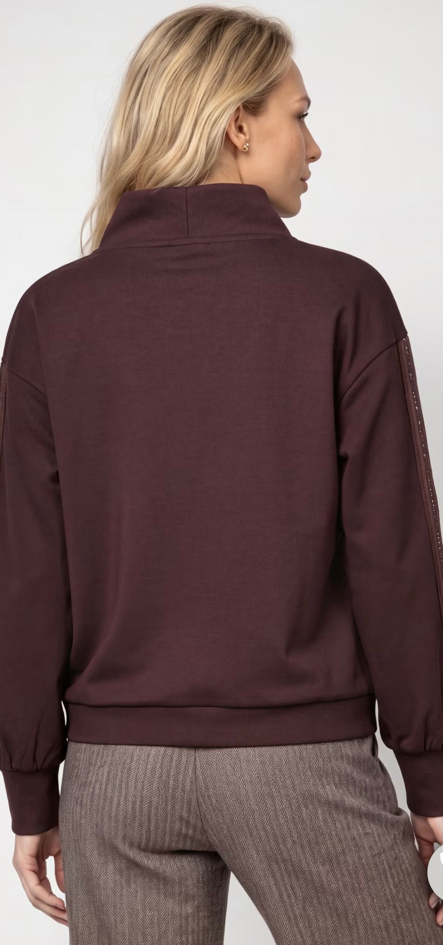 NEW-SWEATSHIRT WITH STRIPES
COLOR: Dark brown