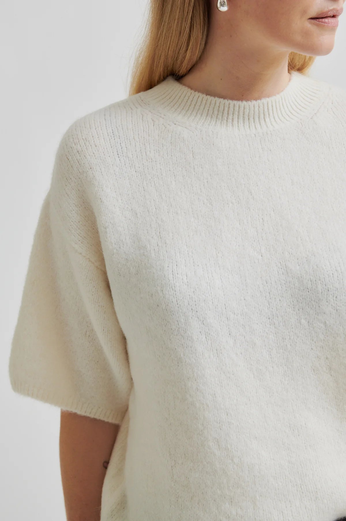 Wanda Knit O-Neck in dark chalk