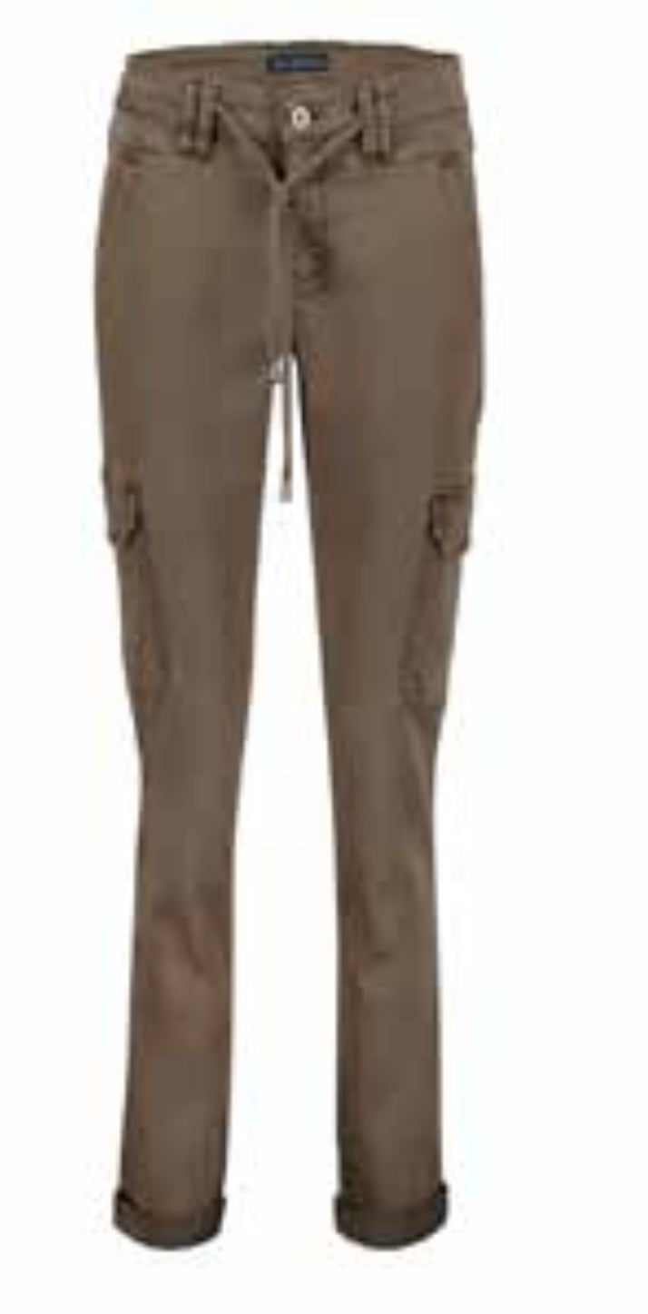 Red button Cargo jog colour in mud