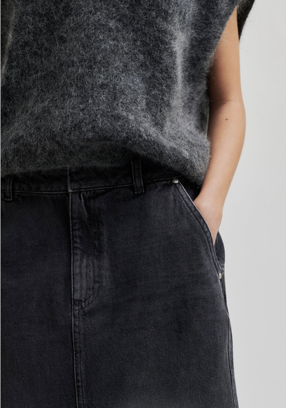 Camryn Knit Vest in volcanic ash