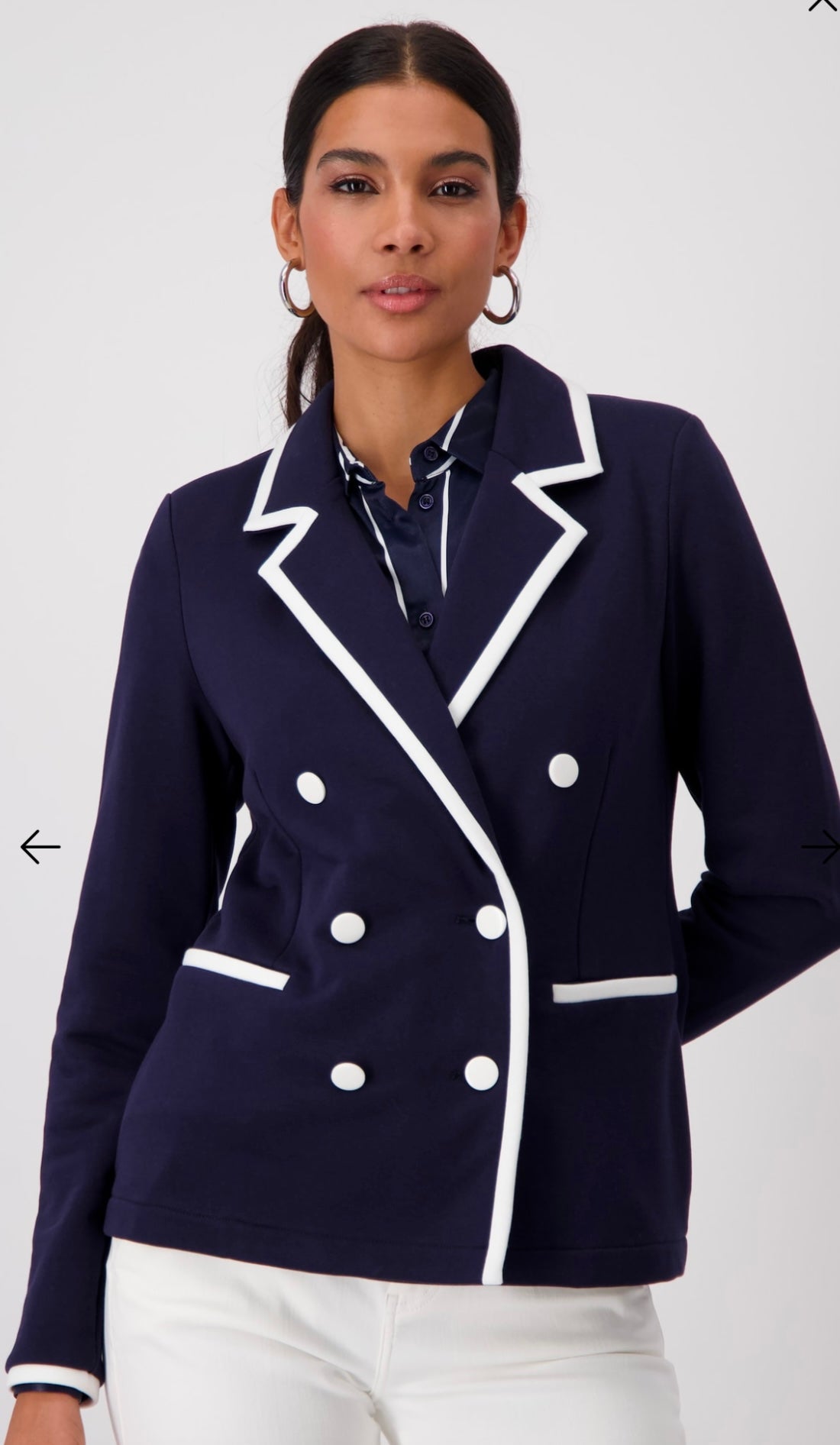 BLAZER WITH CONTRASTING STRIPES
COLOR: Deep ocean