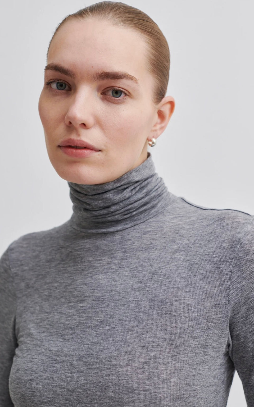 Matima T-Neck Tee in grey melange