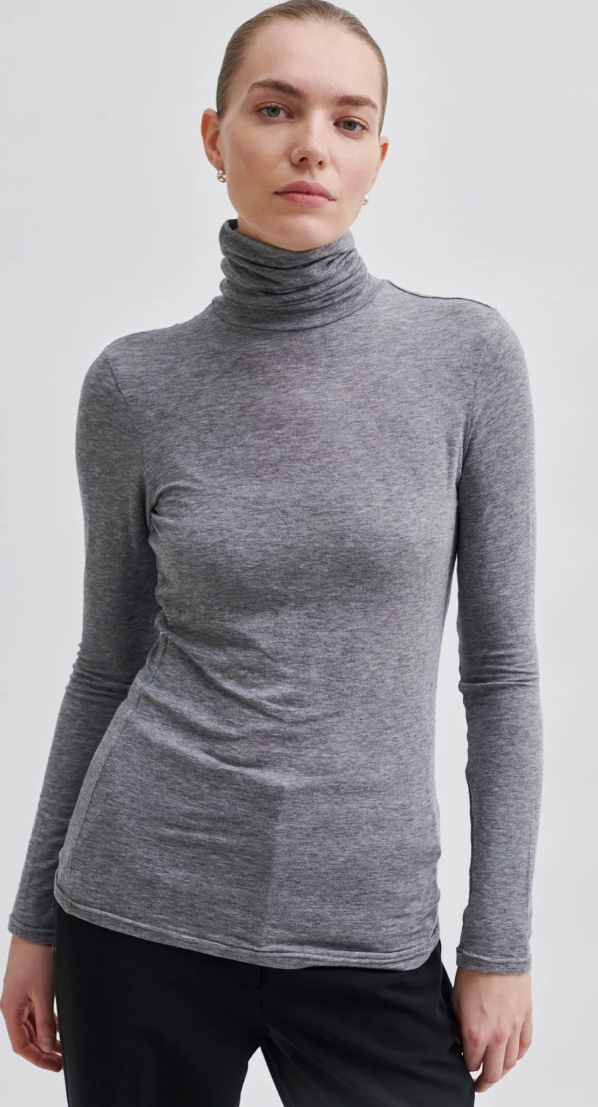 Matima T-Neck Tee in grey melange