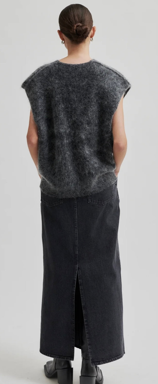 Camryn Knit Vest in volcanic ash