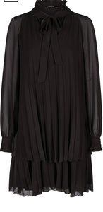 Pleated dress in casual crepe
