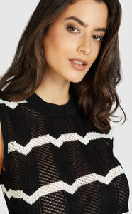 Knitted top with jagged pattern