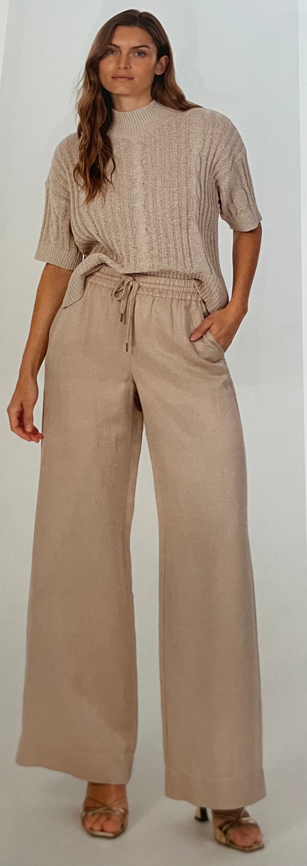 Linen trousers in beige