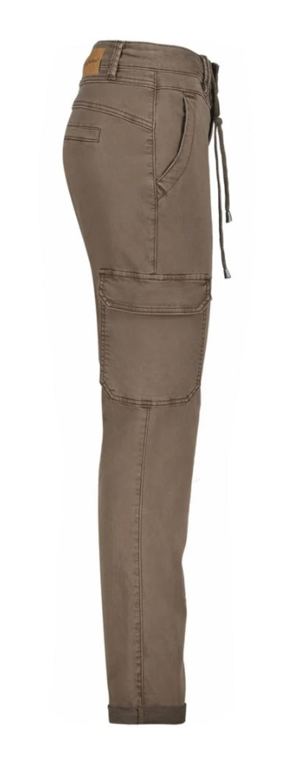 Red button Cargo jog colour in mud