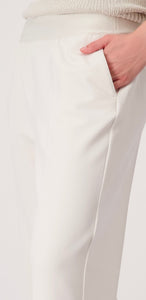 TROUSERS WITH SCRIPT WAISTBAND
COLOR: Creamy beige