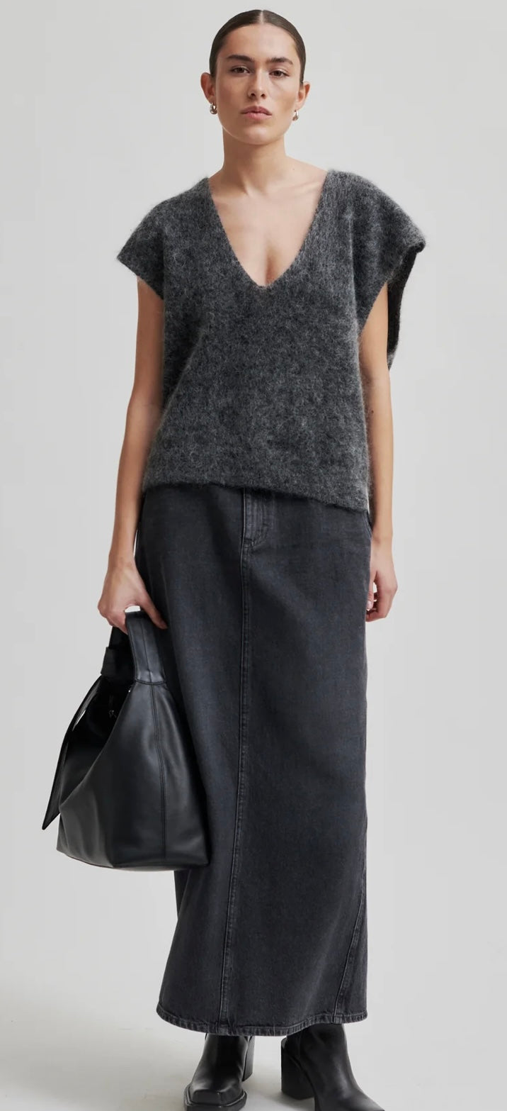 Camryn Knit Vest in volcanic ash