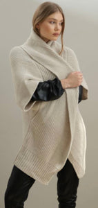 Kimono-style cardigan in winter white knit for the new A/W 23-24 collection for a very modern look