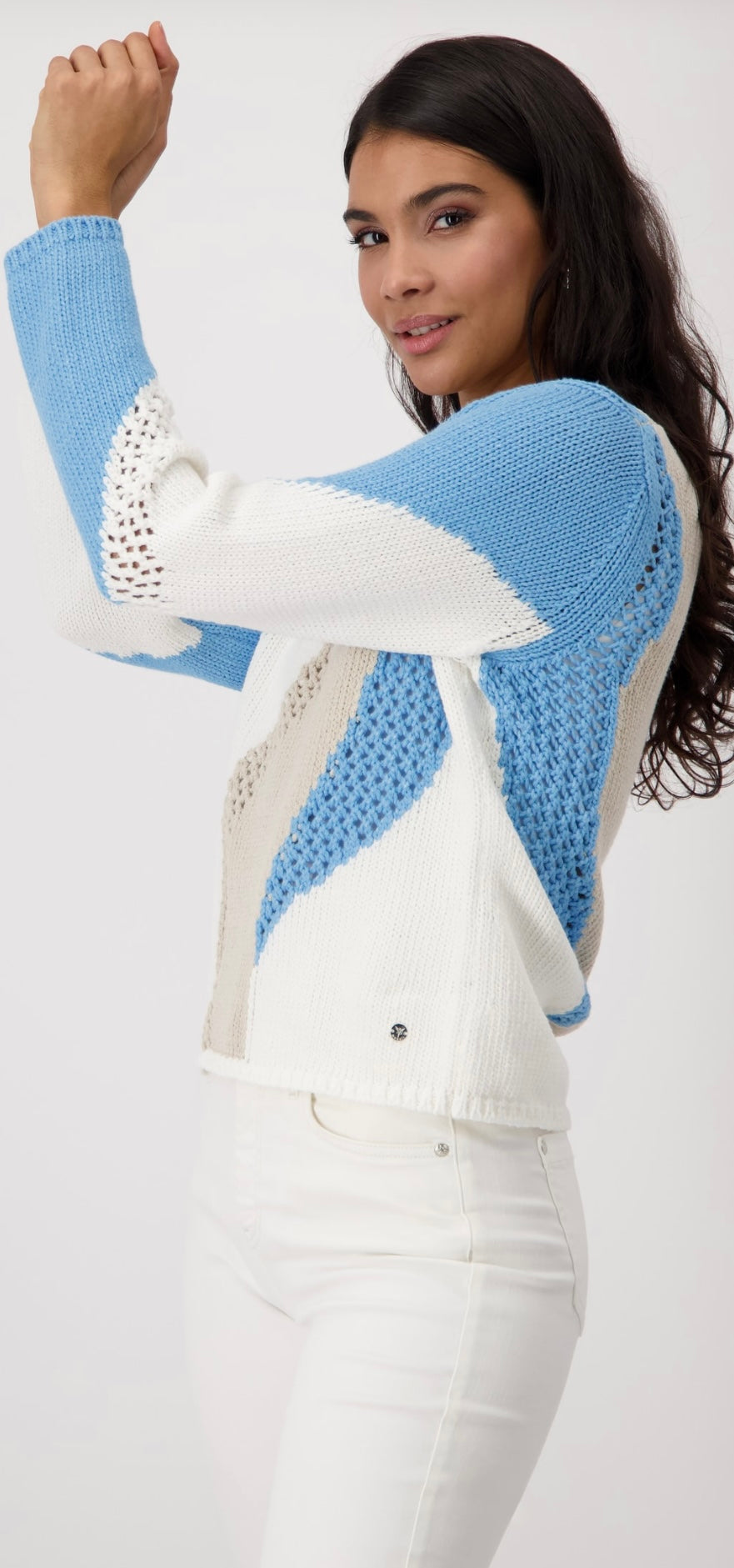 KNITTED JUMPER WITH INTARSIA PATTERN
COLOR: Spring water