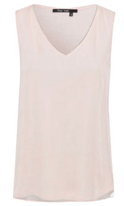 Top with decorative chain in powder
