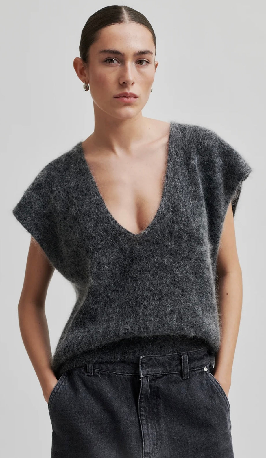 Camryn Knit Vest in volcanic ash