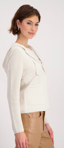 BLAZER WITH KNIT SLEEVES
COLOR: Creamy beige